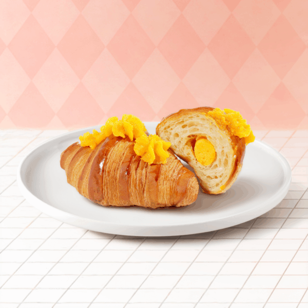 Bánh sừng trâu trứng muối/Salted Egg Yolk Croissant